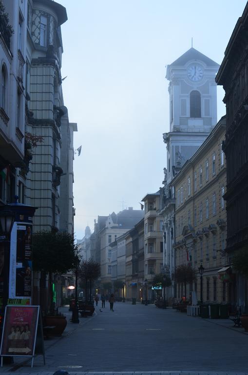 Vaci Street Downtown Apartments Budapest Luaran gambar